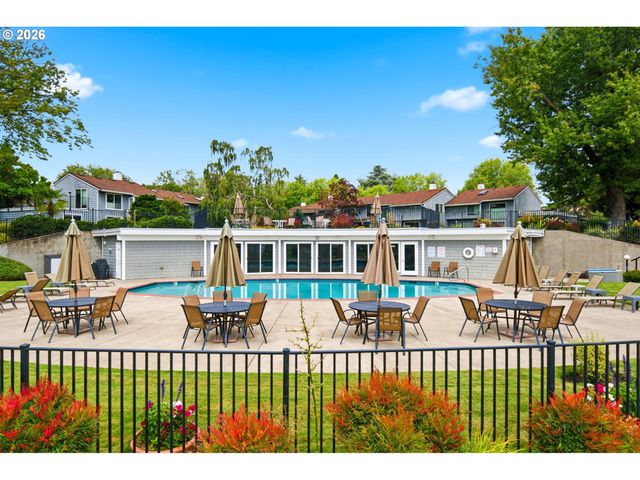 460 N HAYDEN BAY Dr, Portland, OR 97217