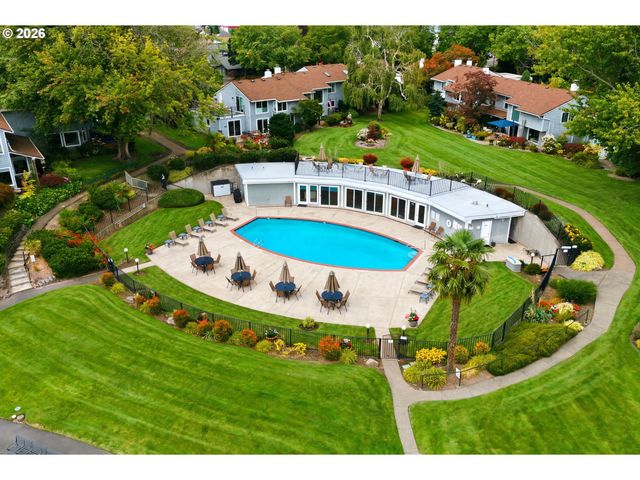460 N HAYDEN BAY Dr, Portland, OR 97217