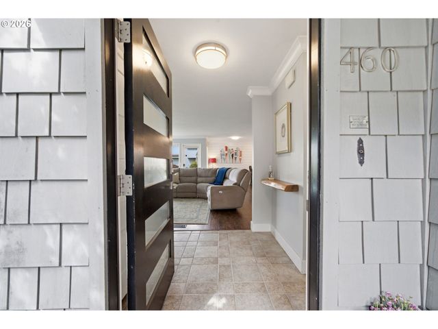 460 N HAYDEN BAY Dr, Portland, OR 97217