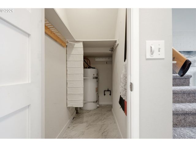 460 N HAYDEN BAY Dr, Portland, OR 97217