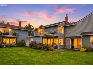 460 N HAYDEN BAY Dr, Portland, OR 97217