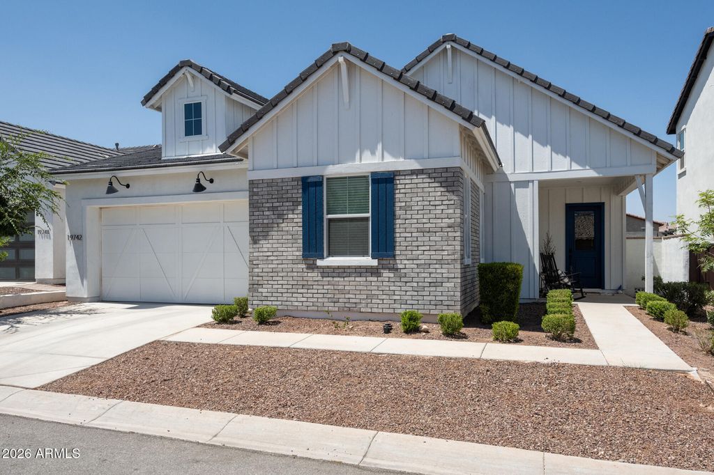 19742 W TURNEY Avenue, Litchfield Park, AZ 85340