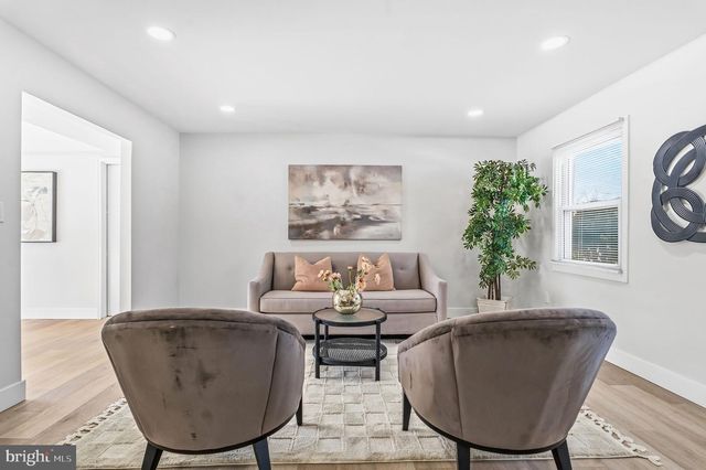 4 HAMILTON LN, Willingboro, NJ 08046