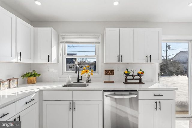 4 HAMILTON LN, Willingboro, NJ 08046