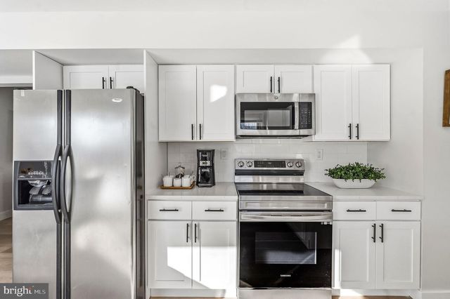 4 HAMILTON LN, Willingboro, NJ 08046