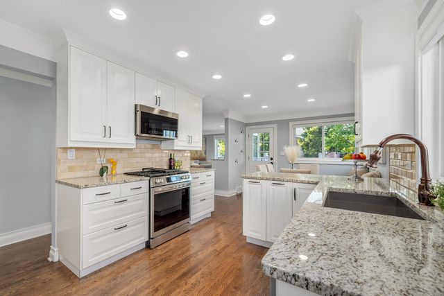 315 Park Avenue, Clarendon Hills, IL 60514