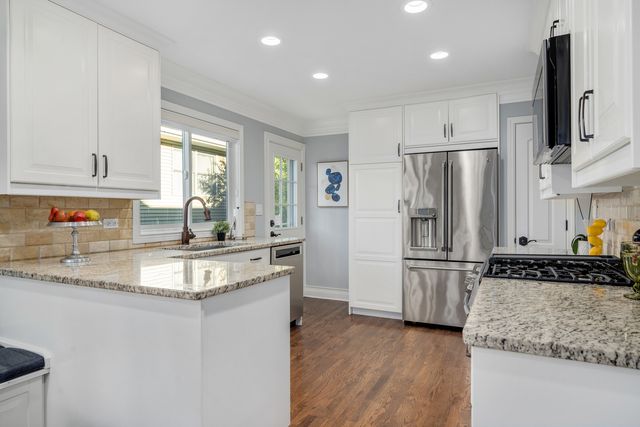 315 Park Avenue, Clarendon Hills, IL 60514