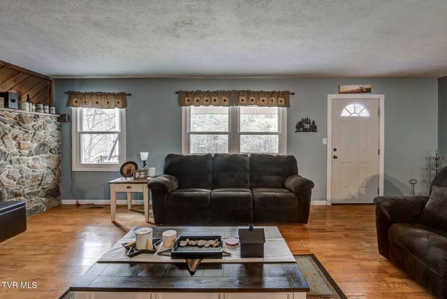 135 Earl Williams Road, Elizabethton, TN 37643