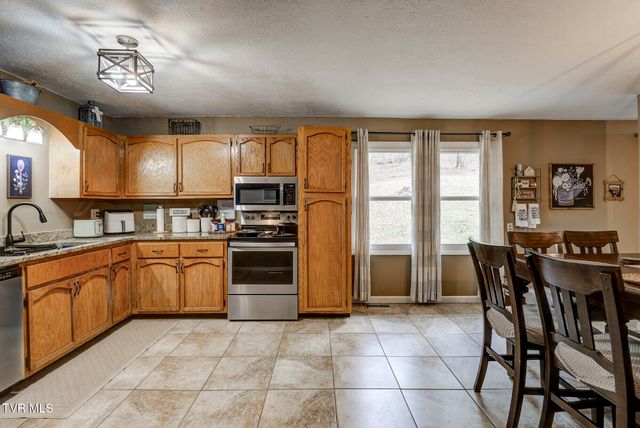 135 Earl Williams Road, Elizabethton, TN 37643