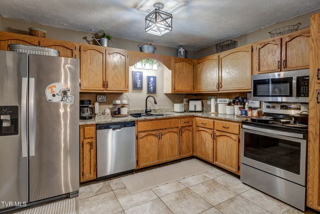 135 Earl Williams Road, Elizabethton, TN 37643