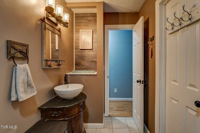 135 Earl Williams Road, Elizabethton, TN 37643