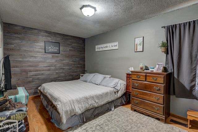 135 Earl Williams Road, Elizabethton, TN 37643