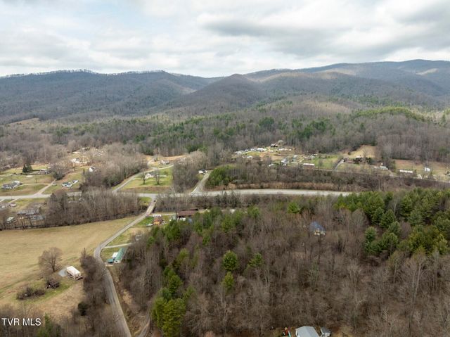 135 Earl Williams Road, Elizabethton, TN 37643