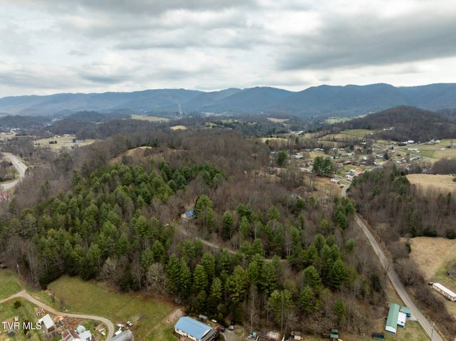 135 Earl Williams Road, Elizabethton, TN 37643