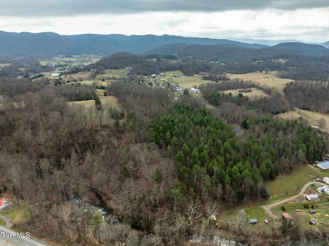 135 Earl Williams Road, Elizabethton, TN 37643