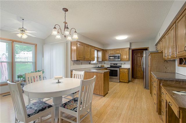 13636 W 75 Place, Lenexa, KS 66216
