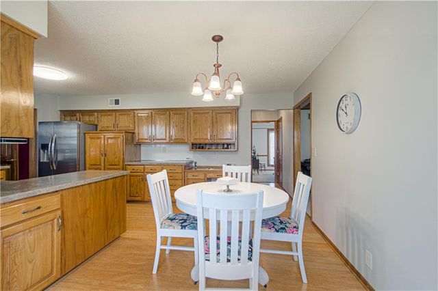 13636 W 75 Place, Lenexa, KS 66216