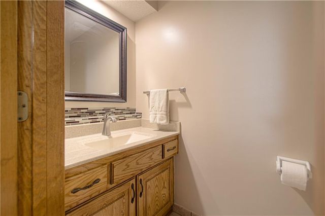 13636 W 75 Place, Lenexa, KS 66216