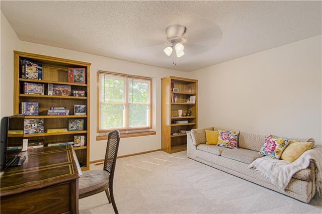 13636 W 75 Place, Lenexa, KS 66216