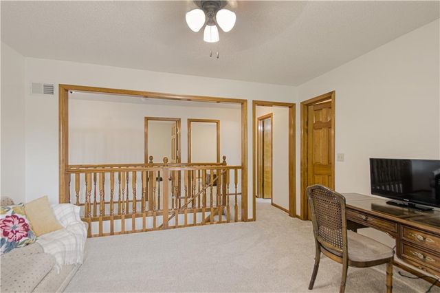 13636 W 75 Place, Lenexa, KS 66216