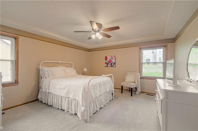 13636 W 75 Place, Lenexa, KS 66216