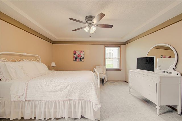 13636 W 75 Place, Lenexa, KS 66216