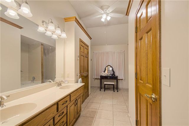 13636 W 75 Place, Lenexa, KS 66216