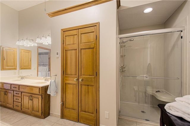 13636 W 75 Place, Lenexa, KS 66216