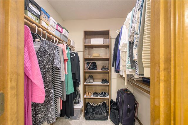 13636 W 75 Place, Lenexa, KS 66216