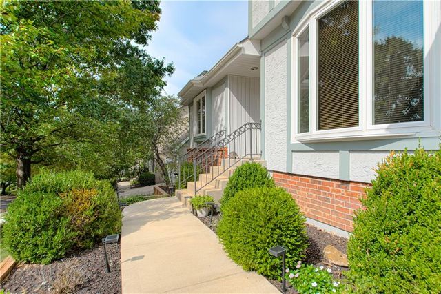 13636 W 75 Place, Lenexa, KS 66216