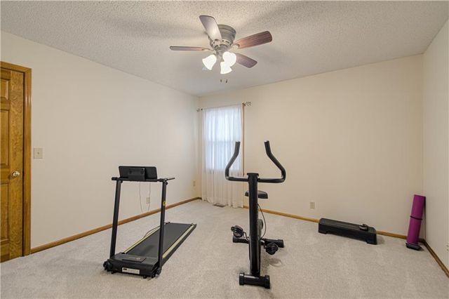 13636 W 75 Place, Lenexa, KS 66216