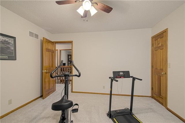 13636 W 75 Place, Lenexa, KS 66216