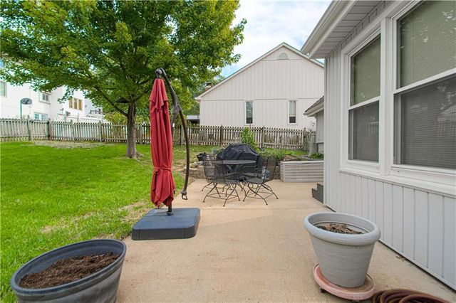 13636 W 75 Place, Lenexa, KS 66216