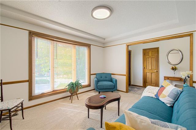 13636 W 75 Place, Lenexa, KS 66216