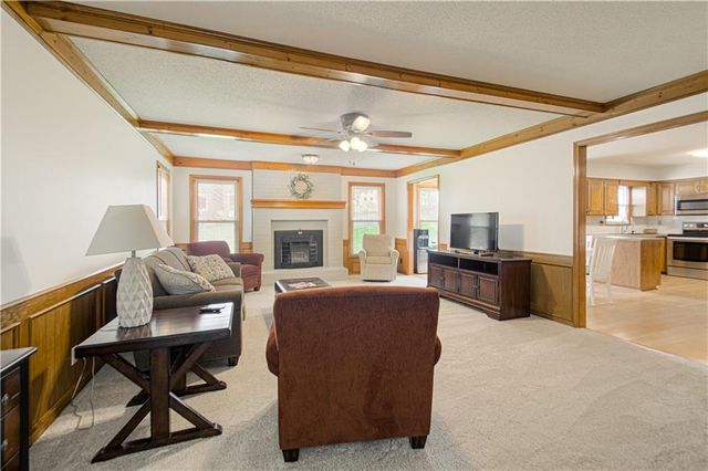 13636 W 75 Place, Lenexa, KS 66216