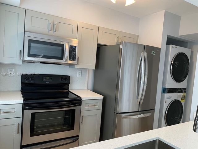 143 Riviera Cir 143, Weston, FL 33326