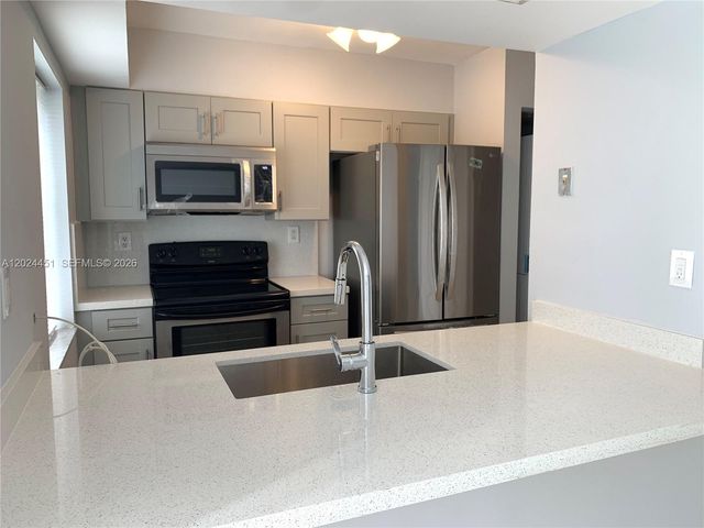 143 Riviera Cir 143, Weston, FL 33326
