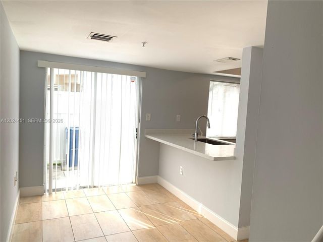 143 Riviera Cir 143, Weston, FL 33326