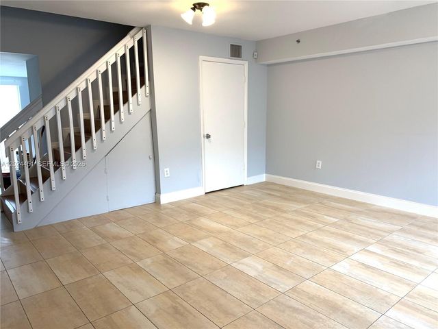 143 Riviera Cir 143, Weston, FL 33326