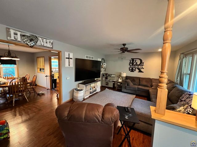 115 E Third St, Holton, KS 66436