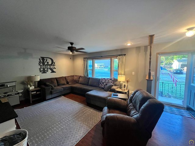 115 E Third St, Holton, KS 66436