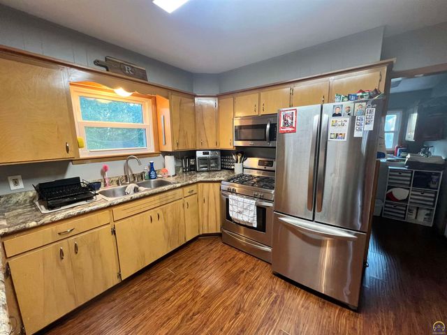 115 E Third St, Holton, KS 66436