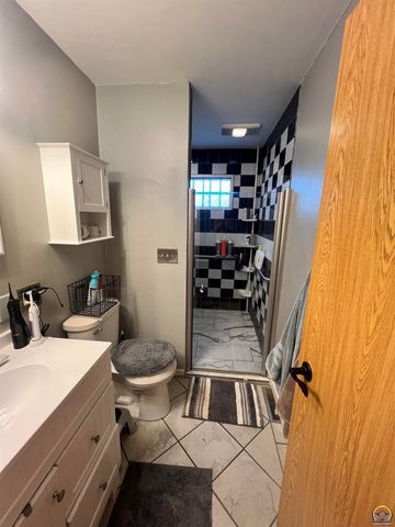 115 E Third St, Holton, KS 66436