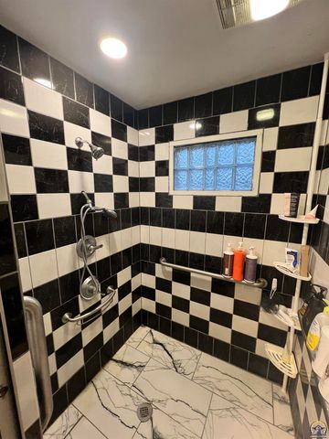 115 E Third St, Holton, KS 66436