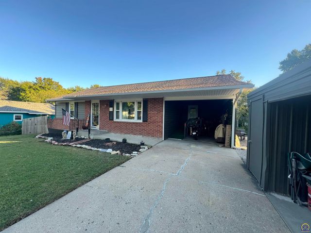 115 E Third St, Holton, KS 66436