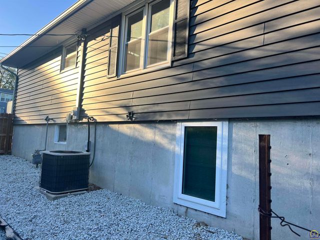 115 E Third St, Holton, KS 66436