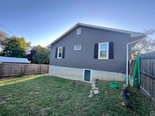 115 E Third St, Holton, KS 66436