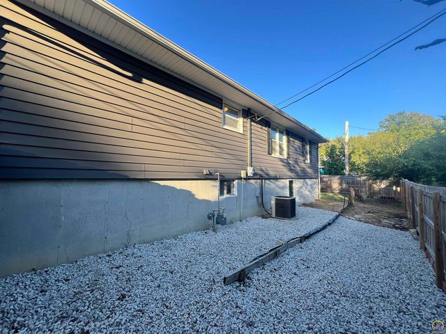 115 E Third St, Holton, KS 66436