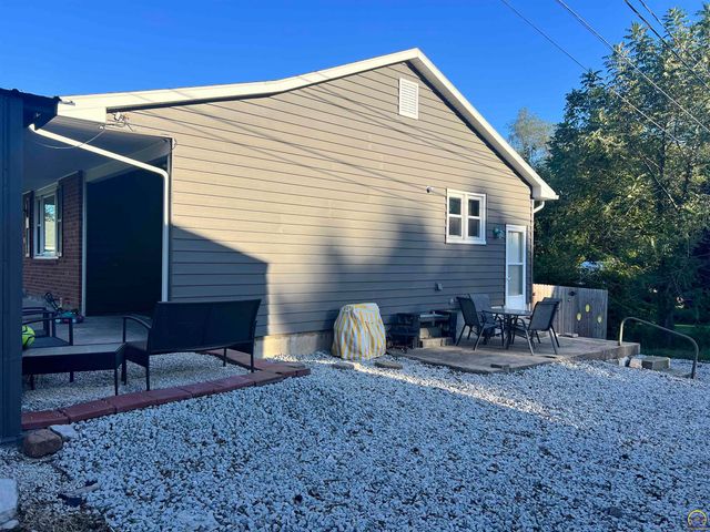 115 E Third St, Holton, KS 66436