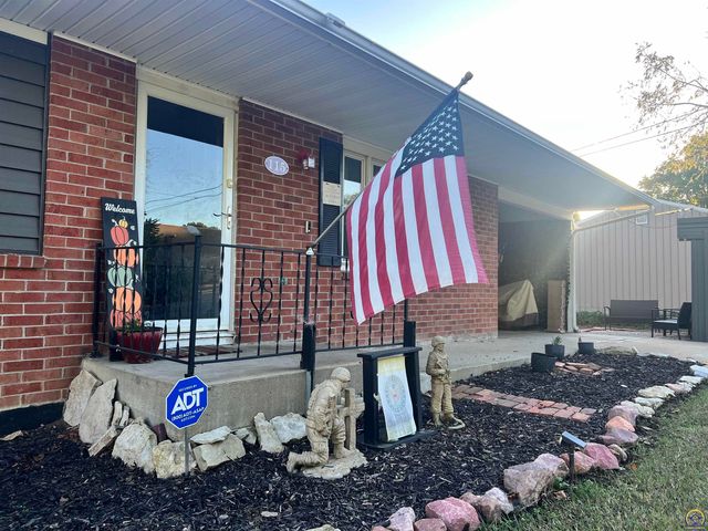 115 E Third St, Holton, KS 66436